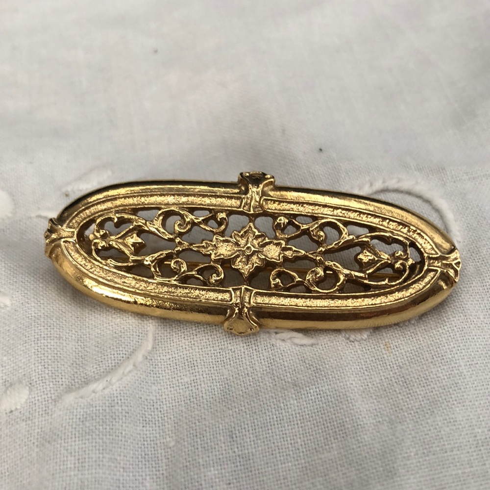 Vintage 1928 Gold Tone Oblong Bar Floral Open Work Pin Brooch